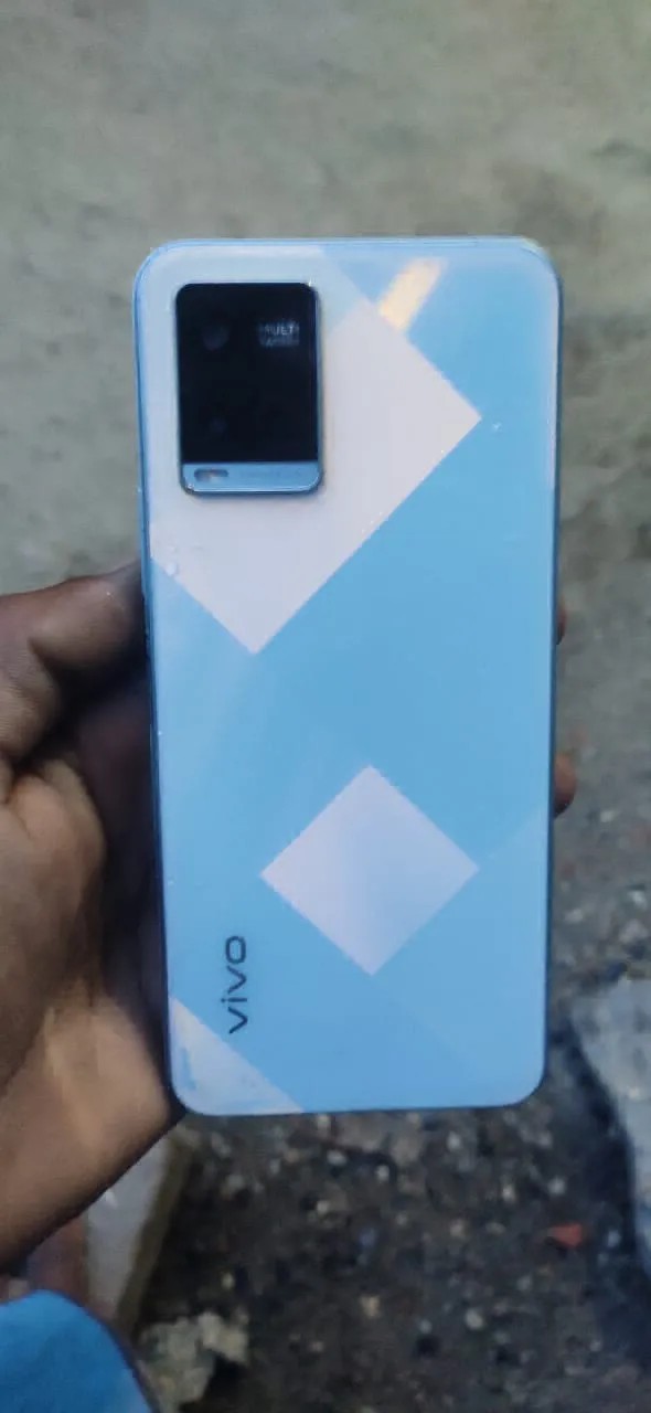 vivo Y21