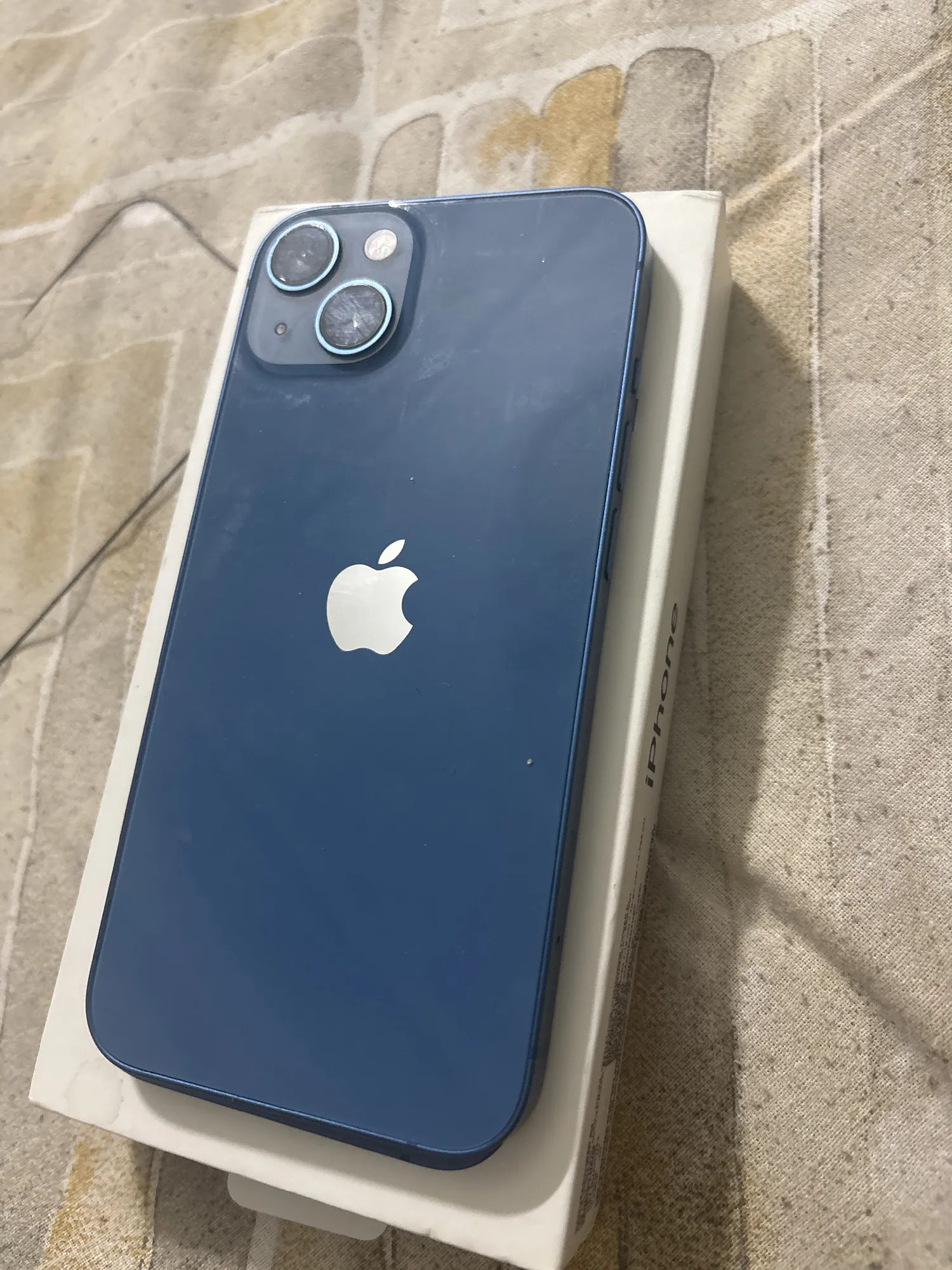 Apple iPhone 13
