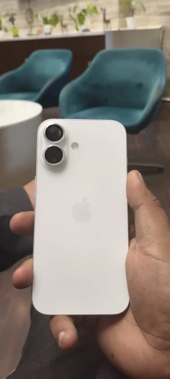 Apple iPhone 16