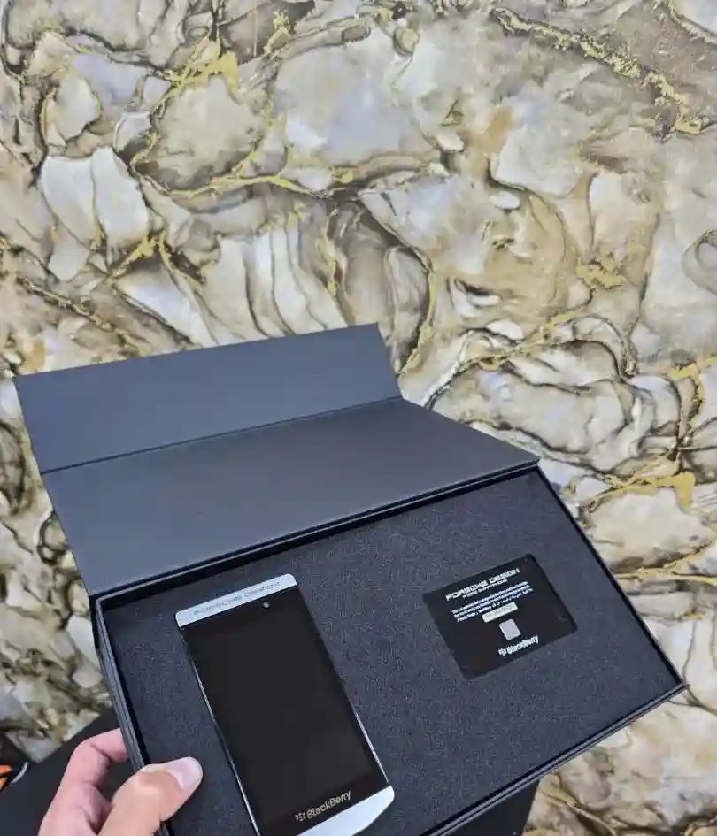 BlackBerry Porsche Design P'9982