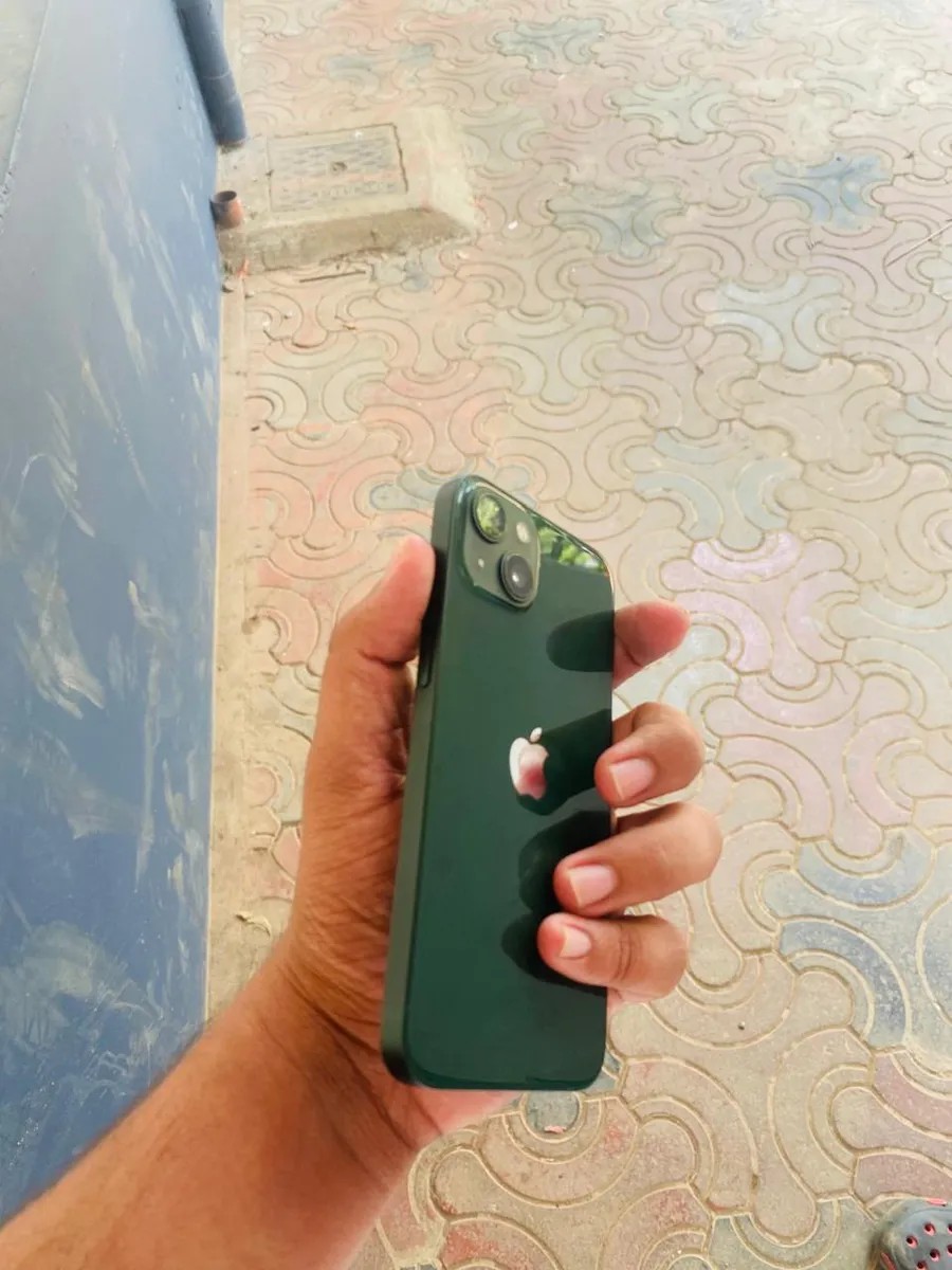 Apple iPhone 13