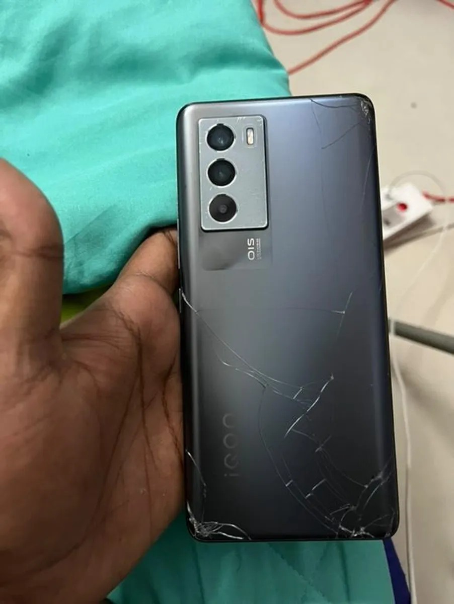 vivo iQOO 9 SE