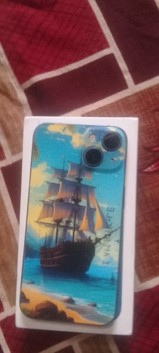 Apple iPhone 13
