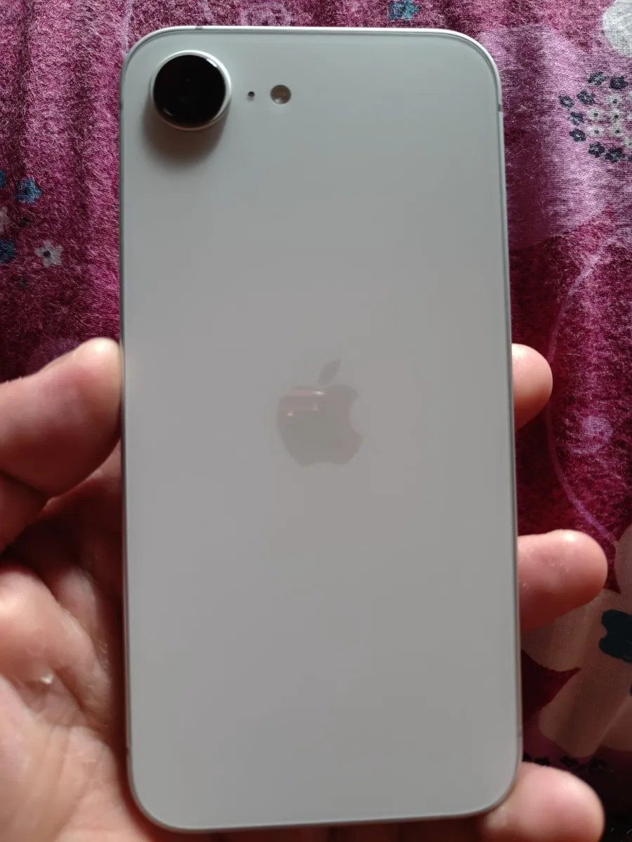 Apple iPhone 16e