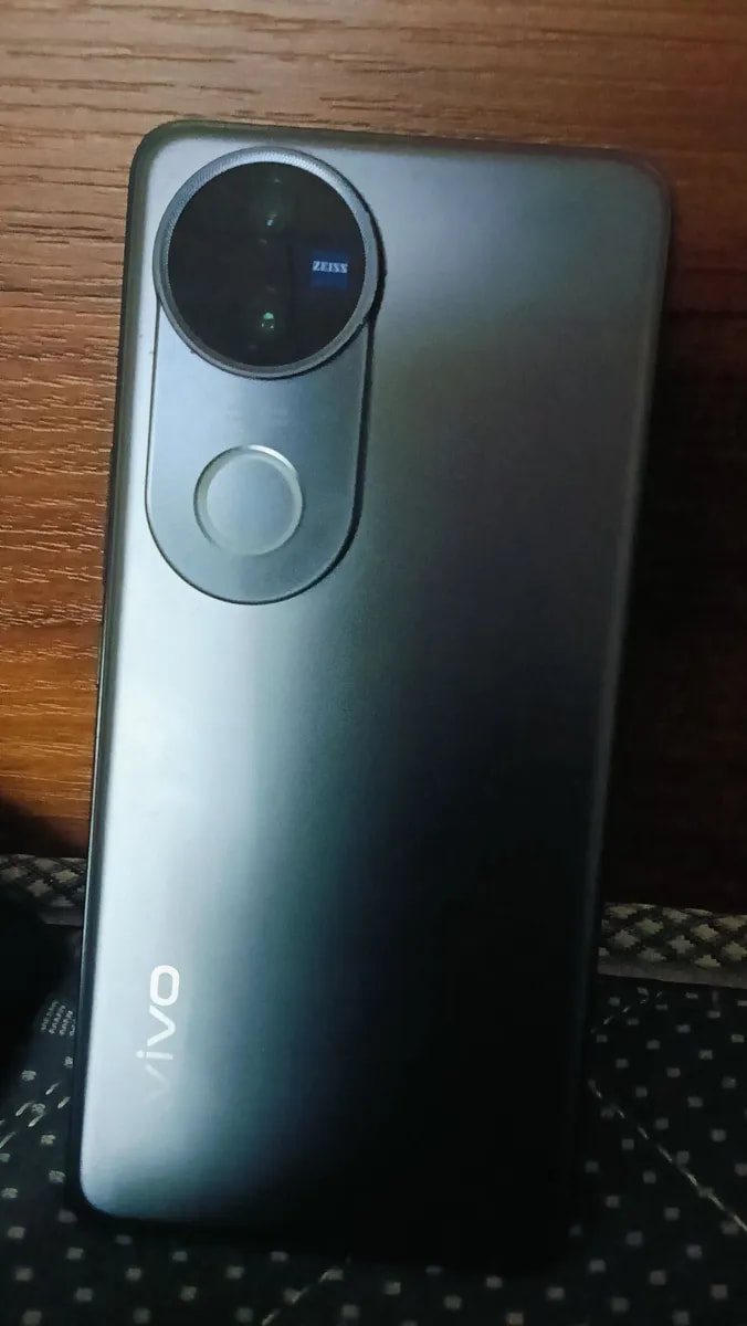 vivo V50