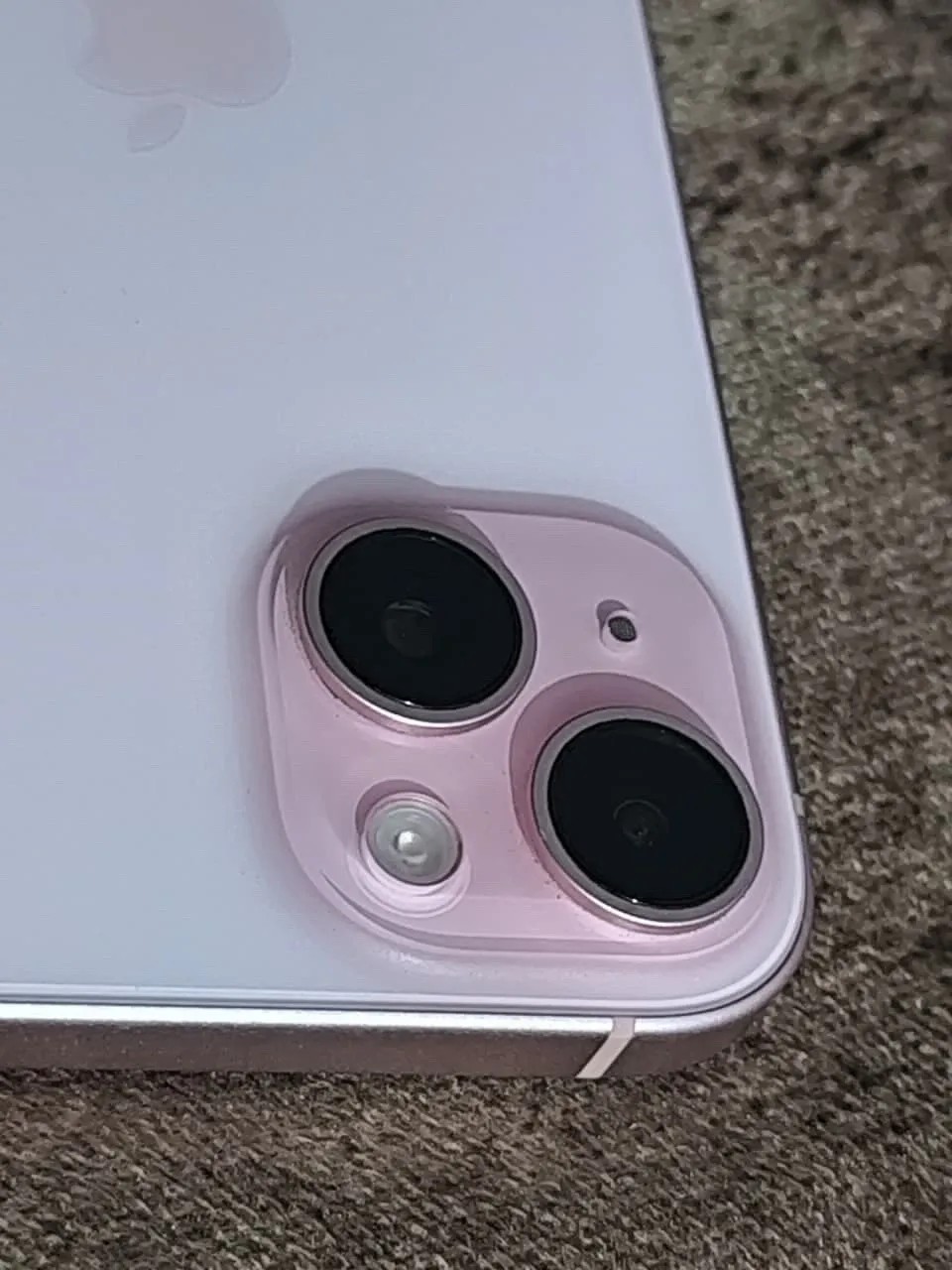 Apple iPhone 15