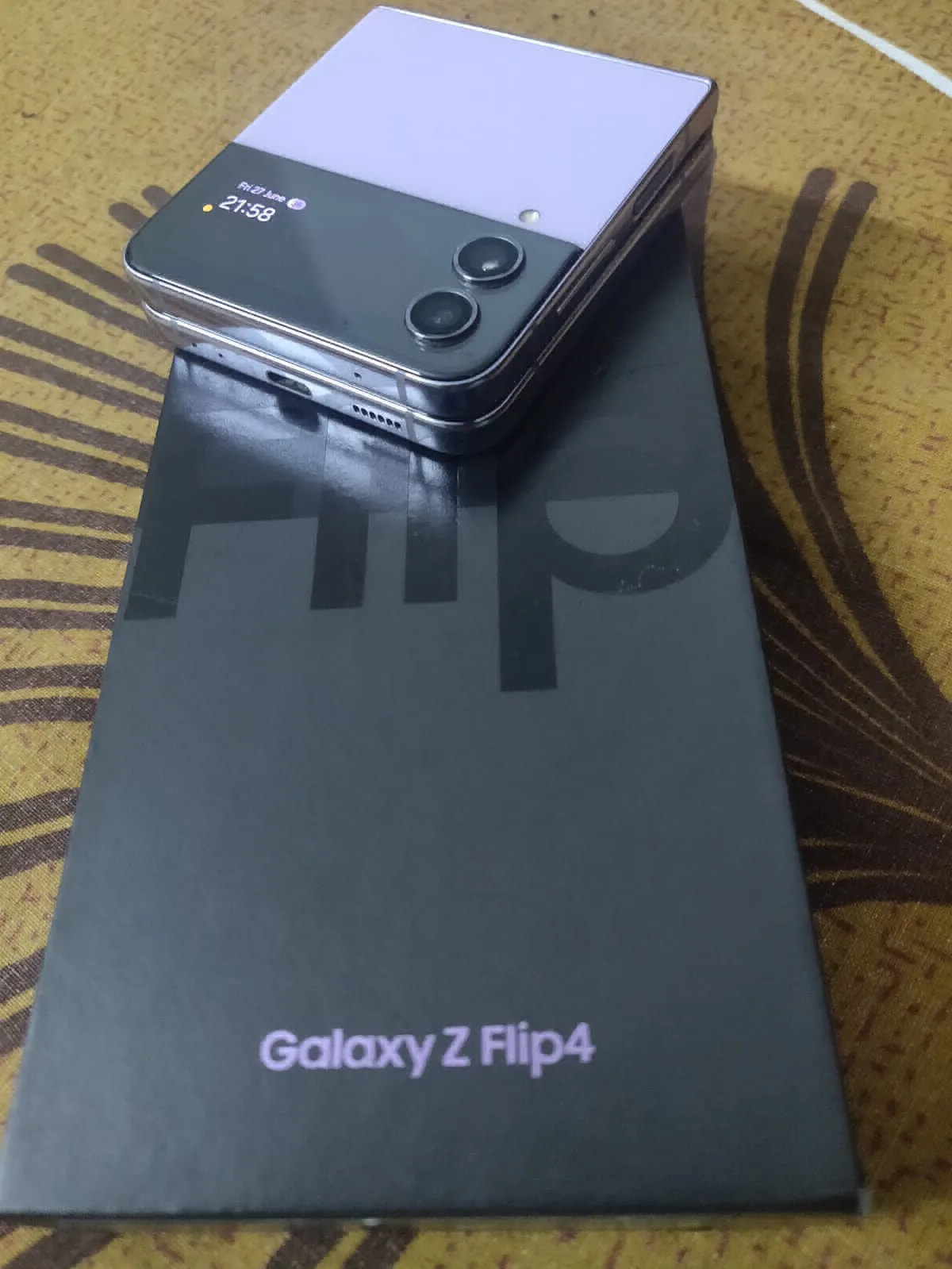 Samsung Galaxy Z Flip4