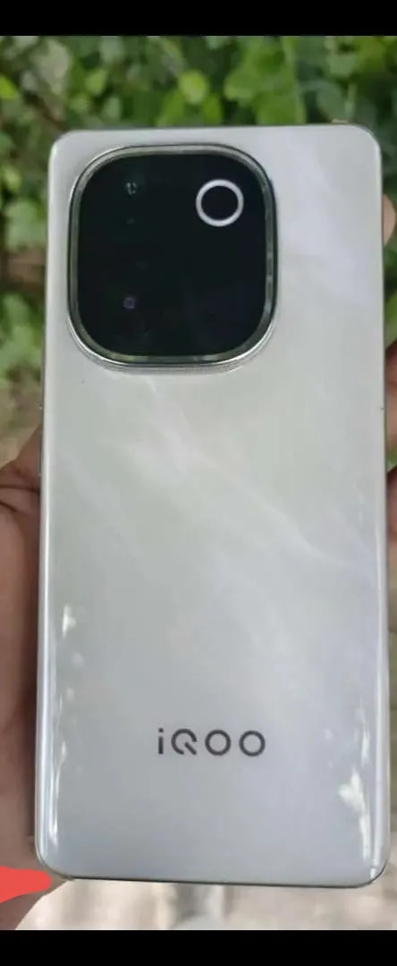 vivo iQOO Z9s Pro