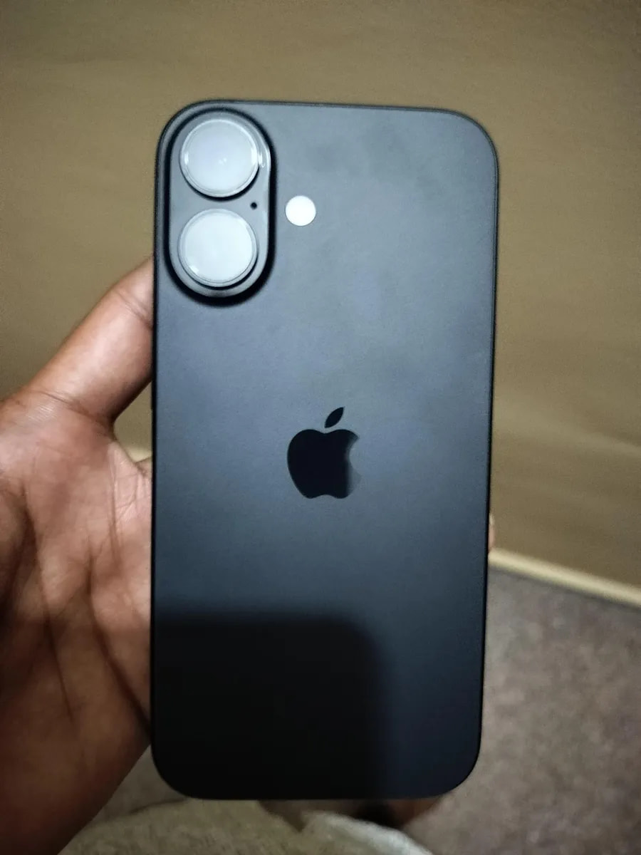 Apple iPhone 16